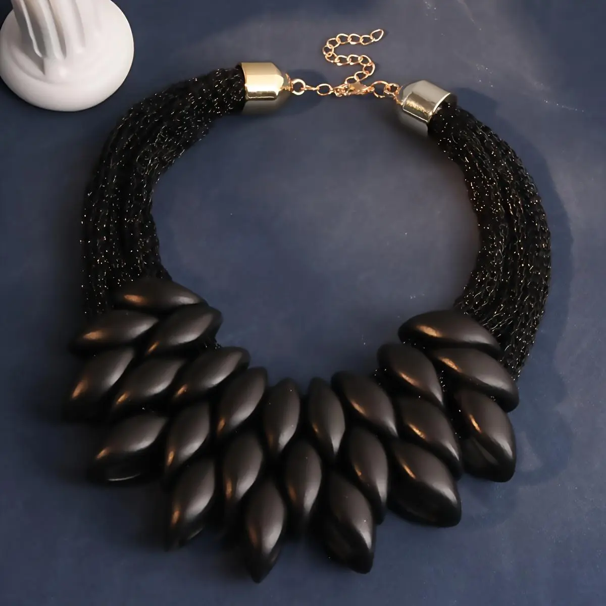 A Bold Punk-style Teardrop Beaded Metal Chain Necklace, Featuring a Multi-layered Design with a Streetwise Hip-hop Vibe, Perfect for Parties. This Short Necklace Is Designed for Women