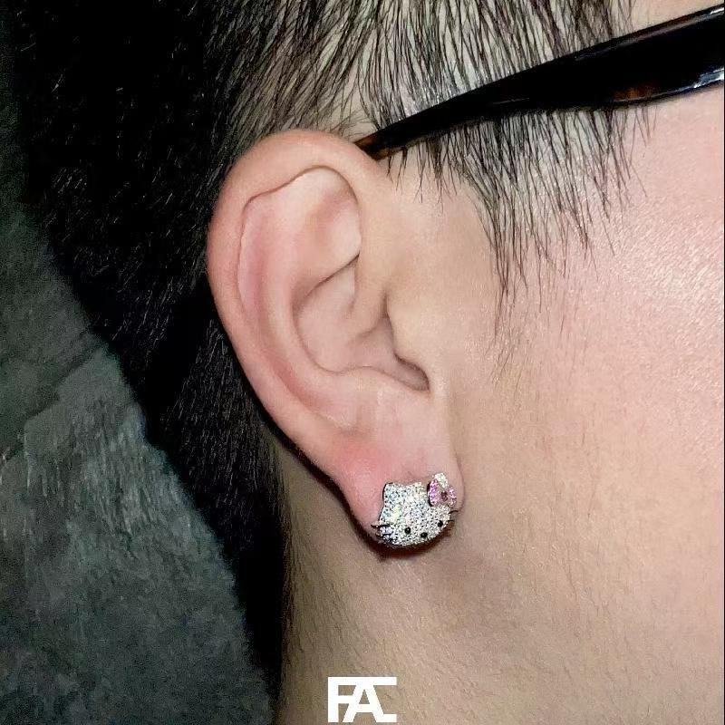 Newly launched cross-border best-selling Kitty cat stud earrings for women, featuring a light luxury and sweet ins style, cute ear cartilage studs, and charming ear jewelry for girls with a girlish heart