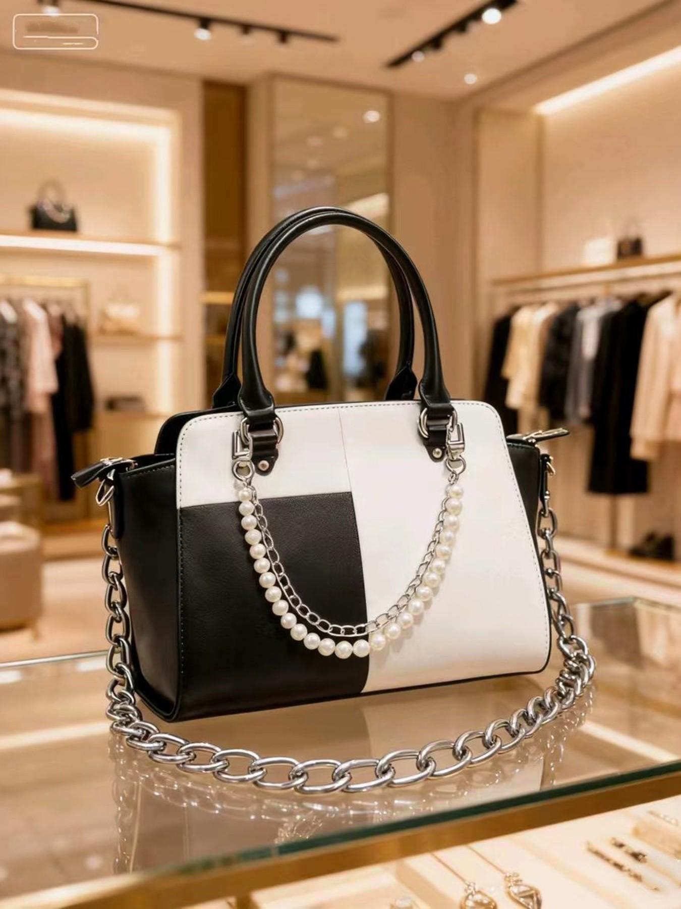 Gentle, delicate, elegant, textured pearl chain with double layered structure design and chain decoration, possessing a sense of hierarchy, widely used, convenient to carry, can be used as bag decoration, Elegant chain handbag
