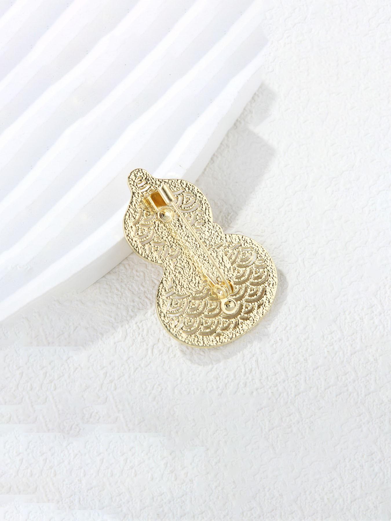 Unisex Creative Design Pumpkin Brooch Pin, Stylish Clothing Accessory for Men and Women, Unique Fashion Statement Jewelry