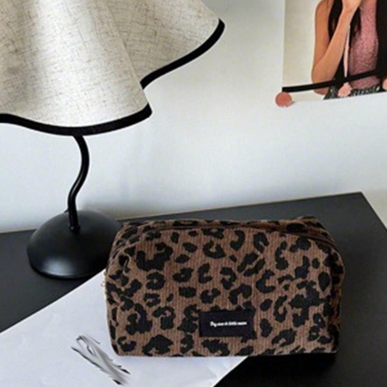 Large Capacity Leopard Print Makeup Bag, Gold Animal Pattern Cosmetic Storage, Cosmetics Organizer, Durable Polyester Material, Ideal for Women, Teens, Travelers, Vanity Makeup Organizer