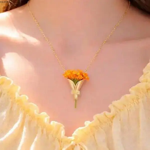 Women's Mini Flower Bottle Pendant Necklace, Stainless Steel Chain, Glass Terrarium Pendant with Dried Flowers, Aesthetic DIY Bag Accessory for Daily Use & Gifting, Daily Wear