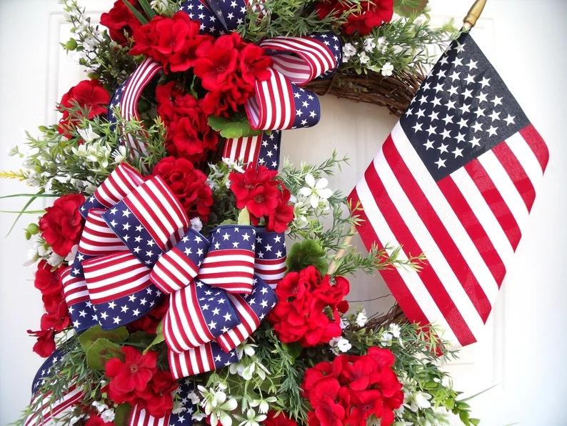 Patriotic Flower Wreath, 18-Inch Independence Day Wreath with American Flag, Front Door Decoration, Perfect for Celebrations, Party Decoration