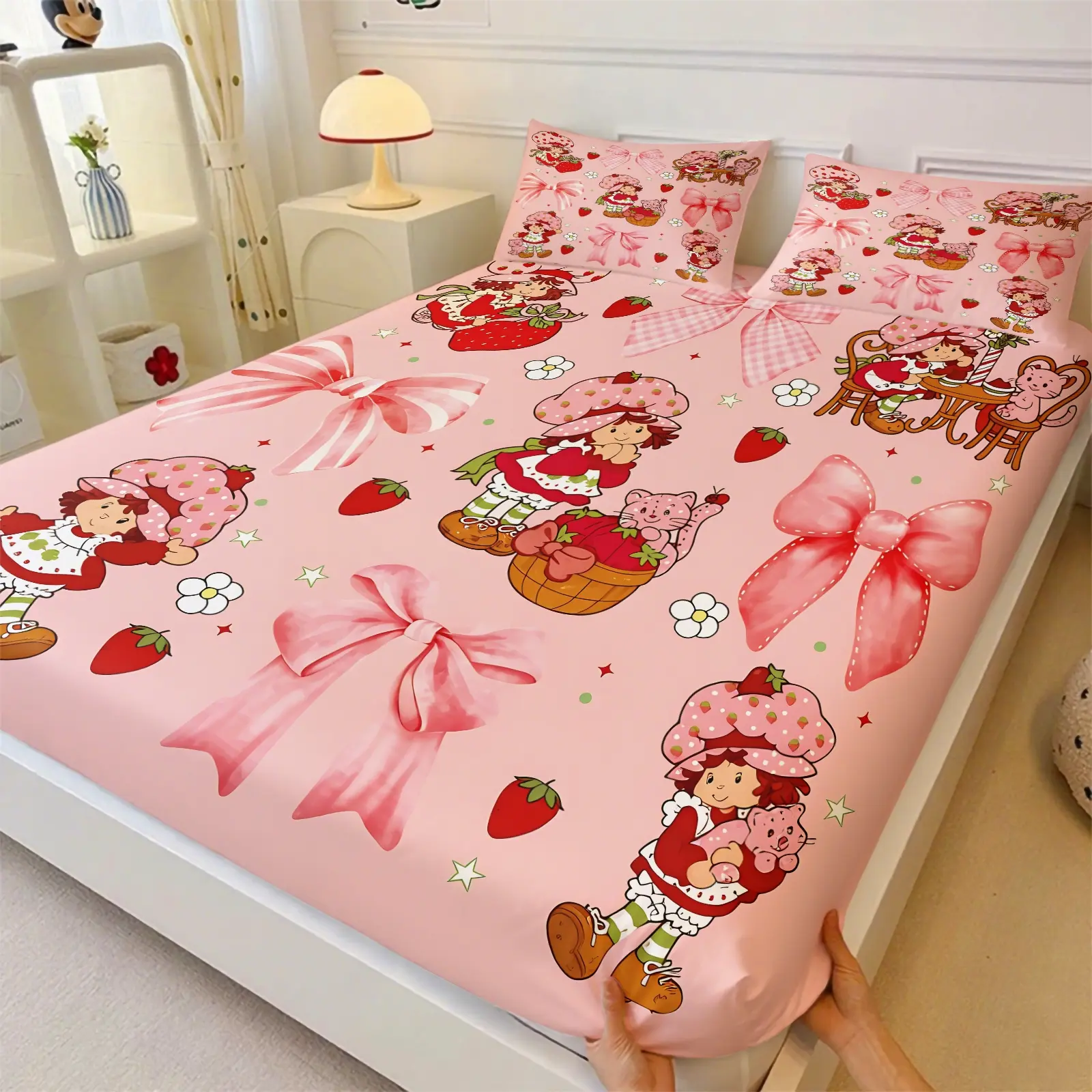 3Pcs Vintage Cute Girl Kawaii Strawberry Print Fitted Sheet Set, 1 Fitted Sheet & 2 Pillowcases, Sweet strawberry graphic Cartoon Girl Pattern Bedspread All Size, Deep Pocket Mattress Cover All Seasons, Lovely Girly Bedroom Decor Bedding Sheet Set