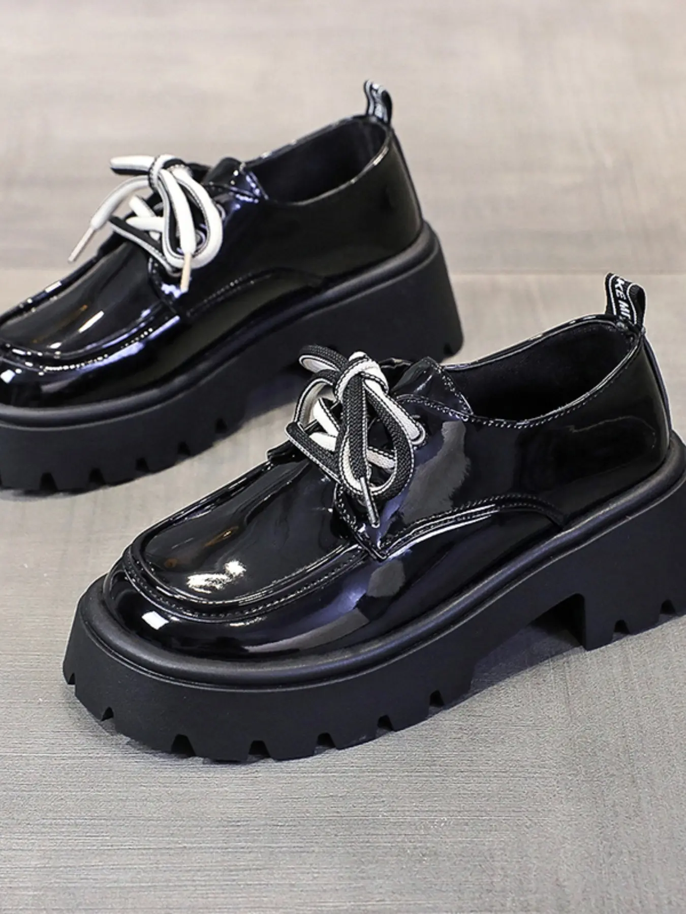 Women's Black Patent Leather Platform Oxfords, Black White Contrast Lace Up Thick Lug Sole Loafers, Preppy JK School Uniform Goth Daily Dress Shoes for Ladies, Casual Dress Shoe Soled Shoes
