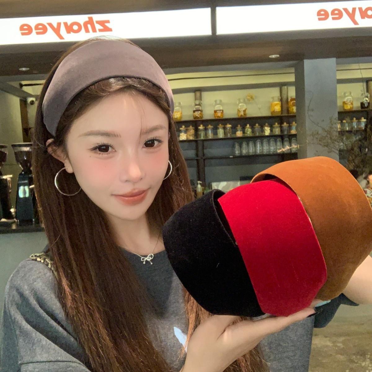 Wide Headband for High Forehead, Non-Slip Hair Accessory, Elegant Design, Perfect for Office and Dates, Women's Fashion Essential
