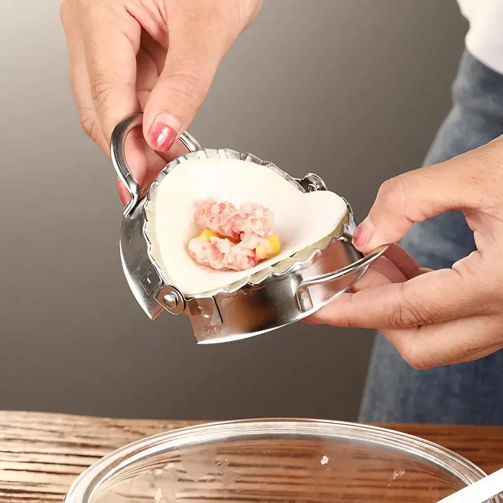 Stainless Steel Dumpling Maker Multi-Function Pasta Press with Cutter Filling Scoop Non-Stick Ring Thick Embossed Mold for Wonton Ravioli Slip-Resistant Handle All-in-One Design Rustproof Durable Kitchen Tool Meal Prep Molds