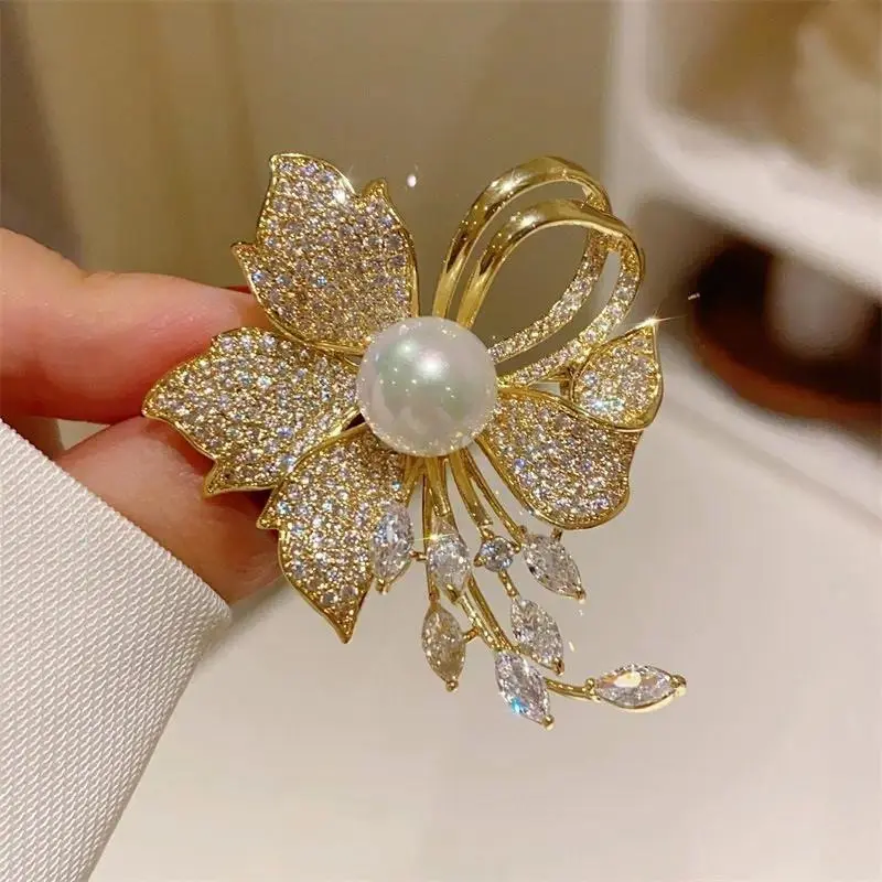 1pc Delicate Flower Brooch Pin Korean Style Rhinestone Corsage Flowers Jewelry - Great for Personal or Gift Use