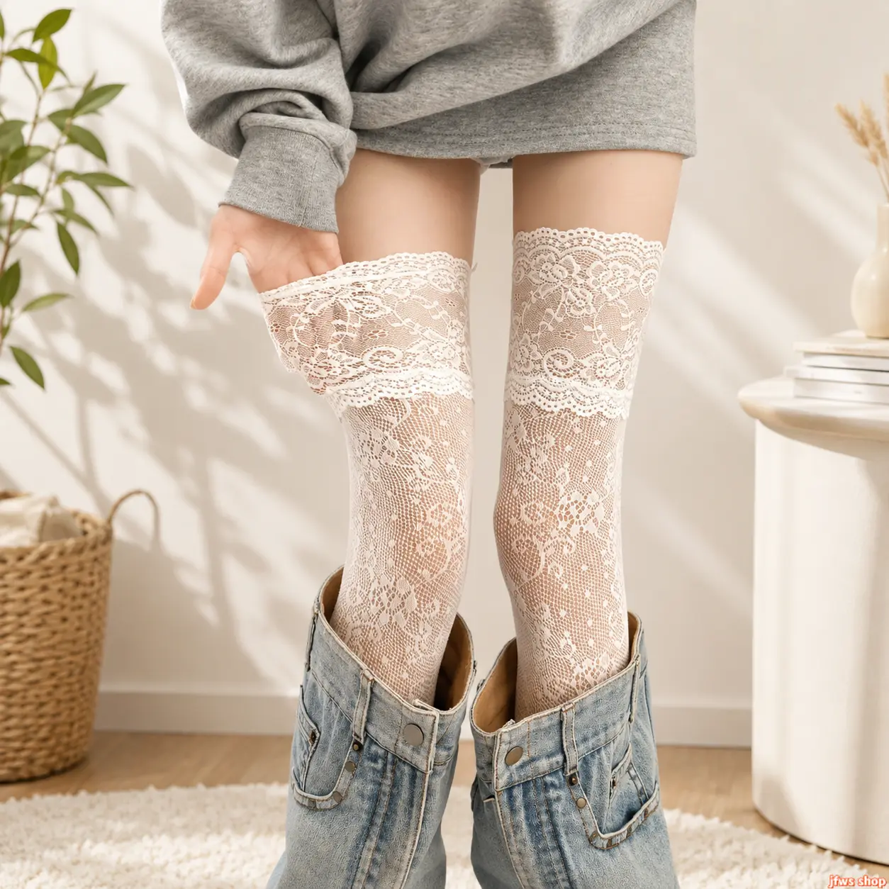 Women 2-Pair Floral Lace Fishnet Knee-High Socks Breathable Nylon Mesh Over the Knee Stockings Accessories for Parties Dating Daily Wear