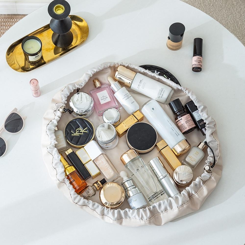 Portable Foldable Makeup Bag with Handle 1 Count Cosmetic Storage Organizer Pouch for Skincare Lotion Lip Balm Eyeliners Brushes Versatile Handheld Storage Bag