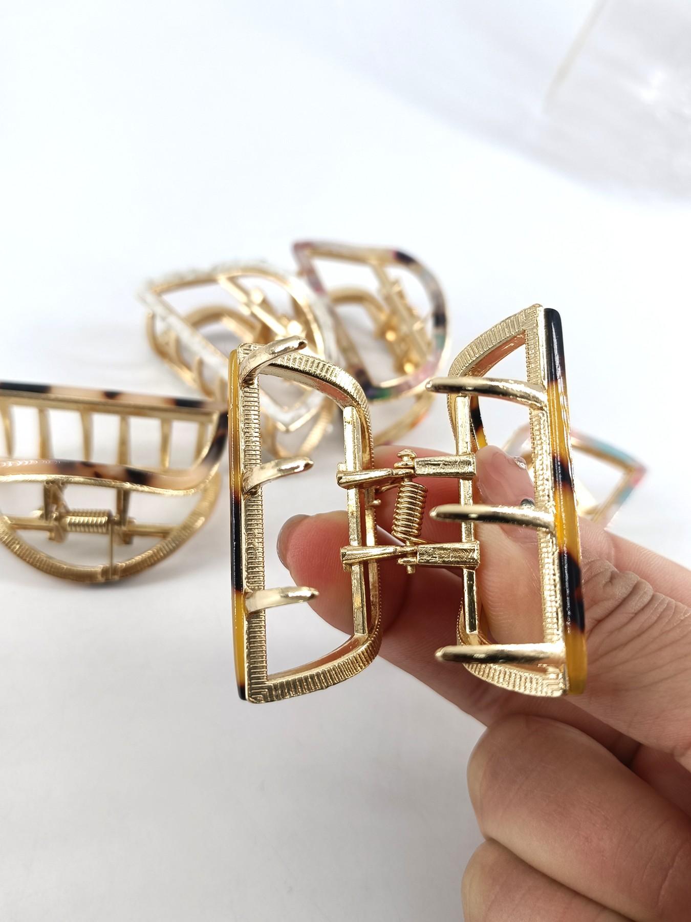 1 Piece 5cm Hollow Semi-Circular Acetate Alloy Hair Clip, Metal Material, Retro Elegant Style, Suitable for Semi-Updo Hair Styles, Ideal for Wearing at Weddings and Banquets