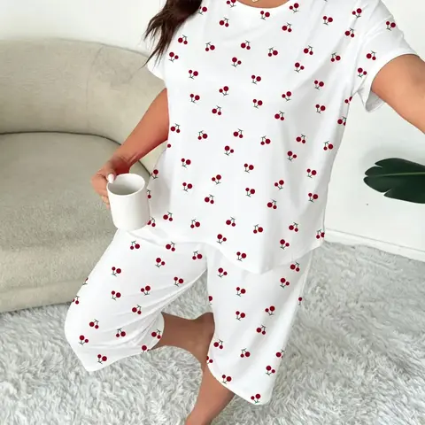 Plus-Size Women's Cherry Print Round Neck Short Sleeve Top and Capri Pants Set, Casual Pajamas Set, Comfortable Sleepwear