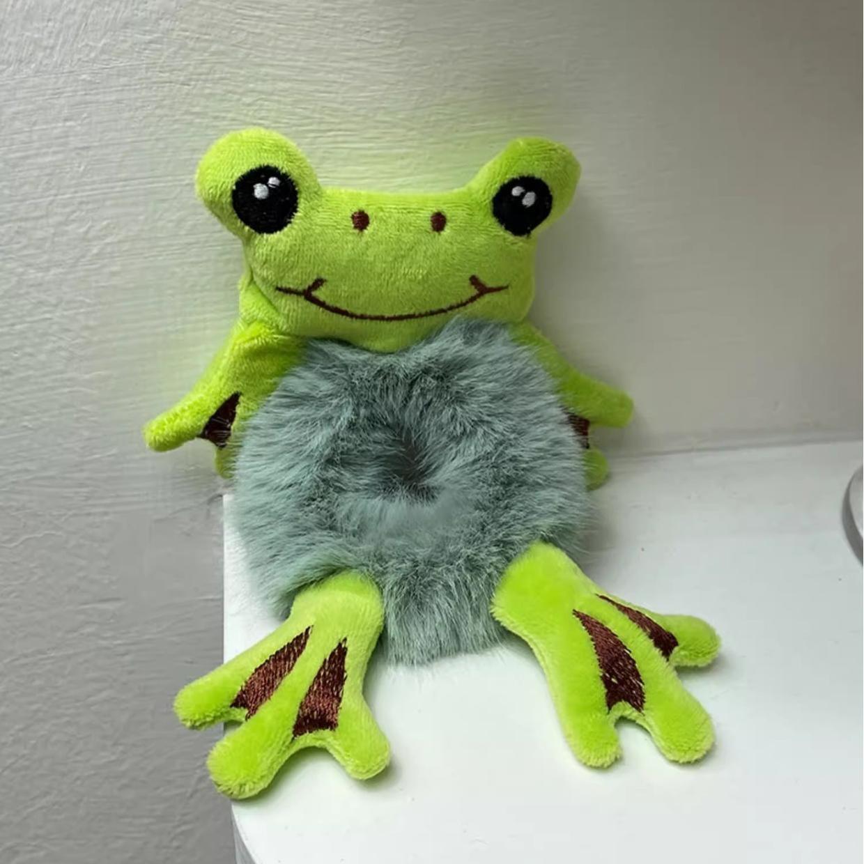 Women Cute Cartoon Big-Eyed Frog Plush Hair Scrunchies, Funny Hair Ties for Ponytail, Buns, Daily Styling, Autumn/winter