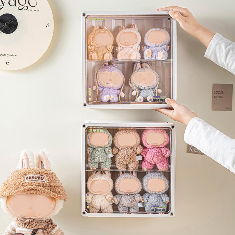 Plush Pendants Wall Hanging, Detachable Dividers, Magnetic Transparent Door, Suitable for Figurines, Dolls, Watches, Jewelry Display, Clear Organizer