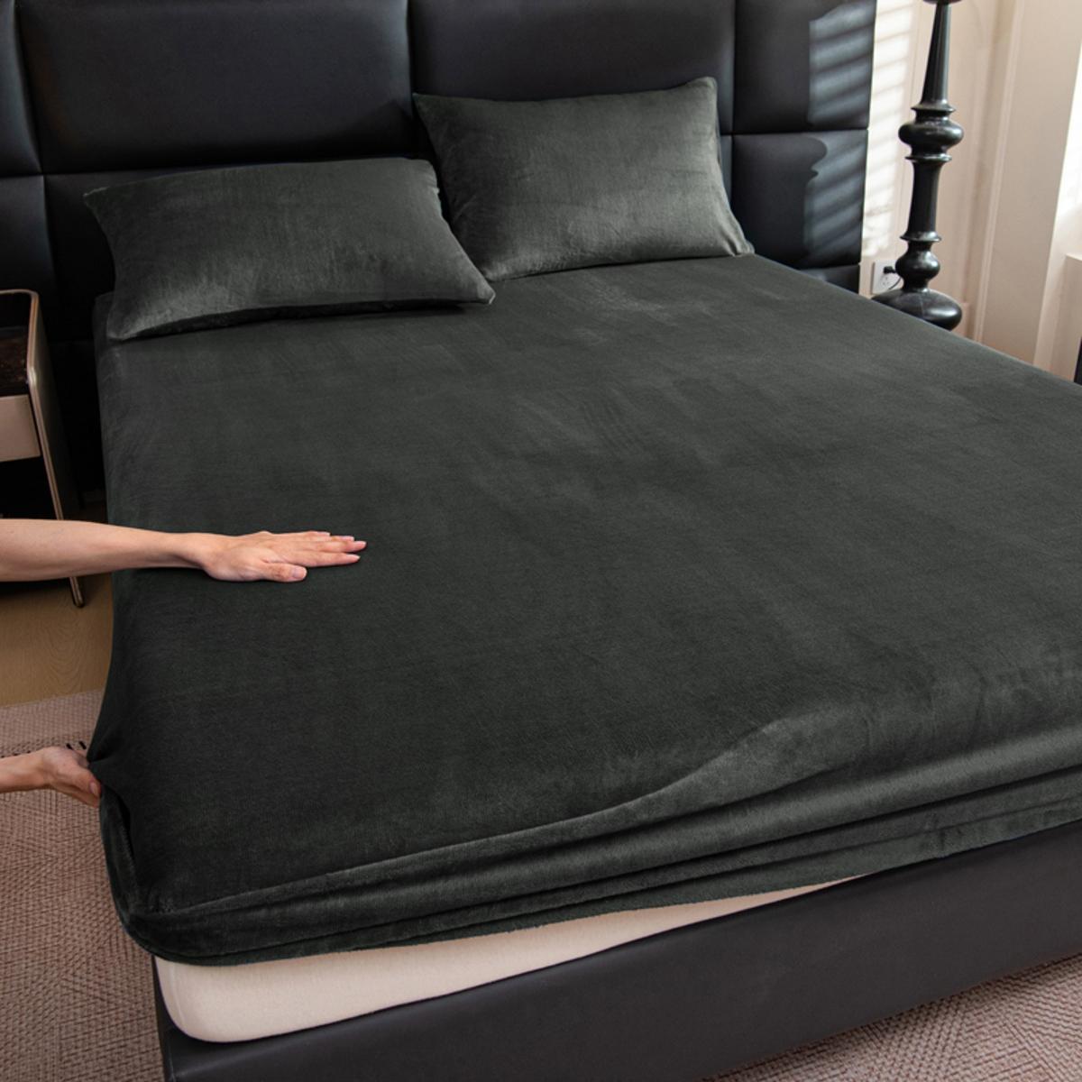 2pcs/3pcs Warm Solid Color Mattress Protector & Fitted Sheet Set – Includes 1 Deep Pocket Fitted Sheet + 2 Pillowcases, Soft Noiseless Breathable & Stain-Resistant, Machine Washable, Ideal for Bedrooms, Guest Rooms, Apartments, Dorms, and Homes with Kids,