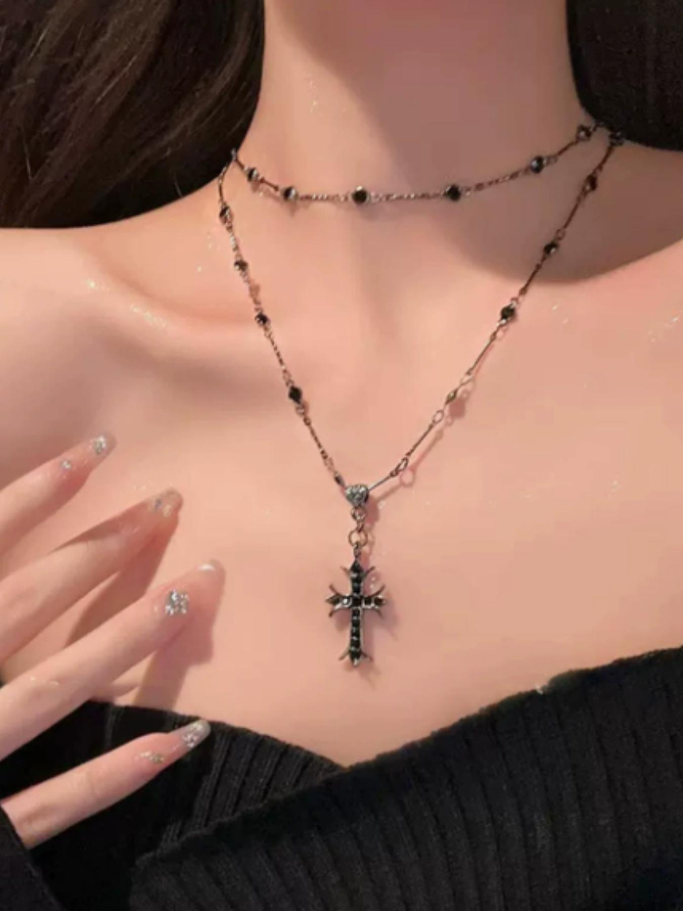 「Millennial Punk Cross Pendant Necklace for Women, Dark Gothic Style Choker, Retro Unique Sweet Cool Collar Chain, Versatile Wearable Jewelry」