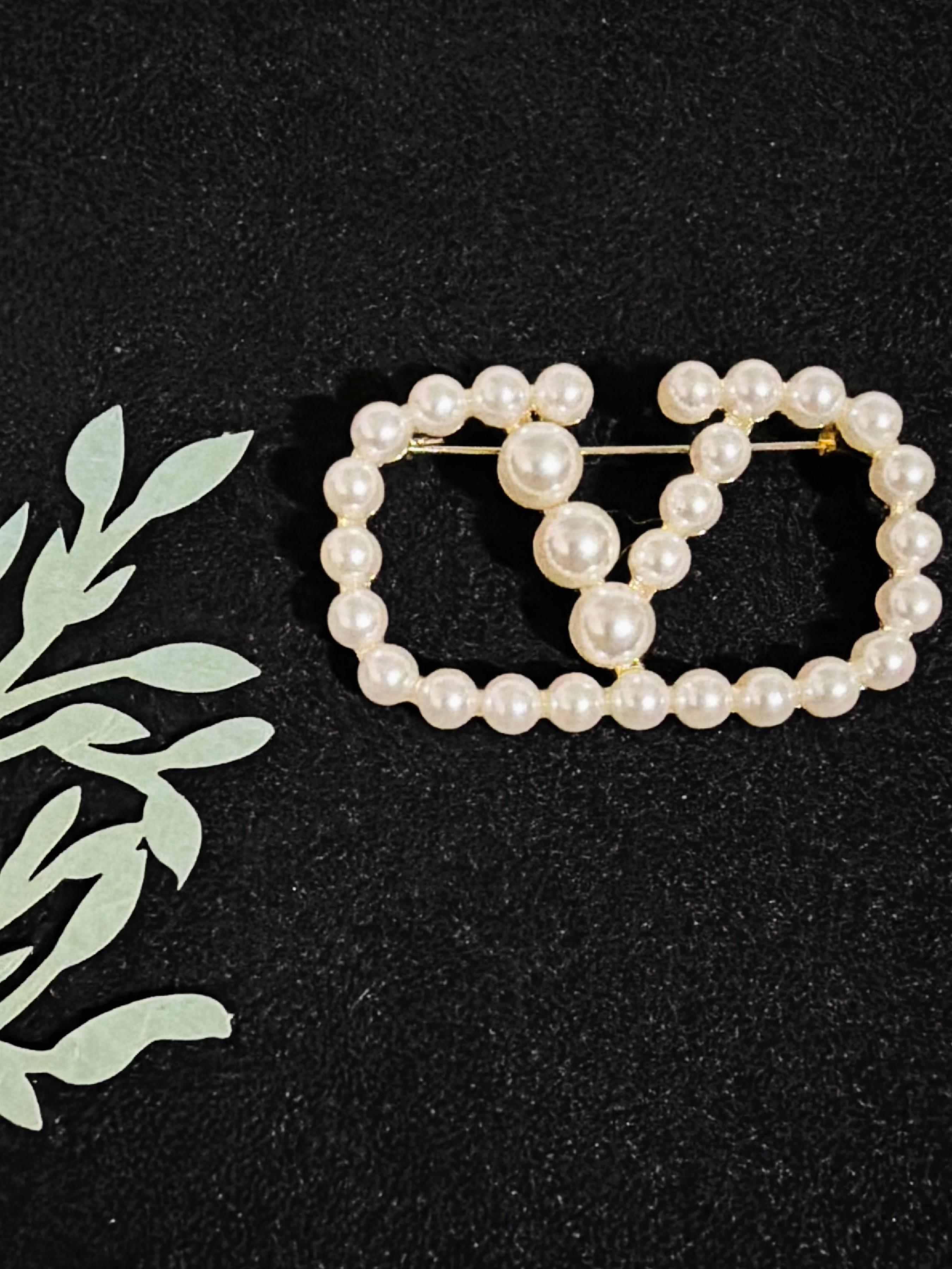 Women's Lapel Pin, European Style Graphic Large Coat Decoration, Lightweight Luxury Small Fragrance Brooch, Western Accessory, Unique Aesthetic