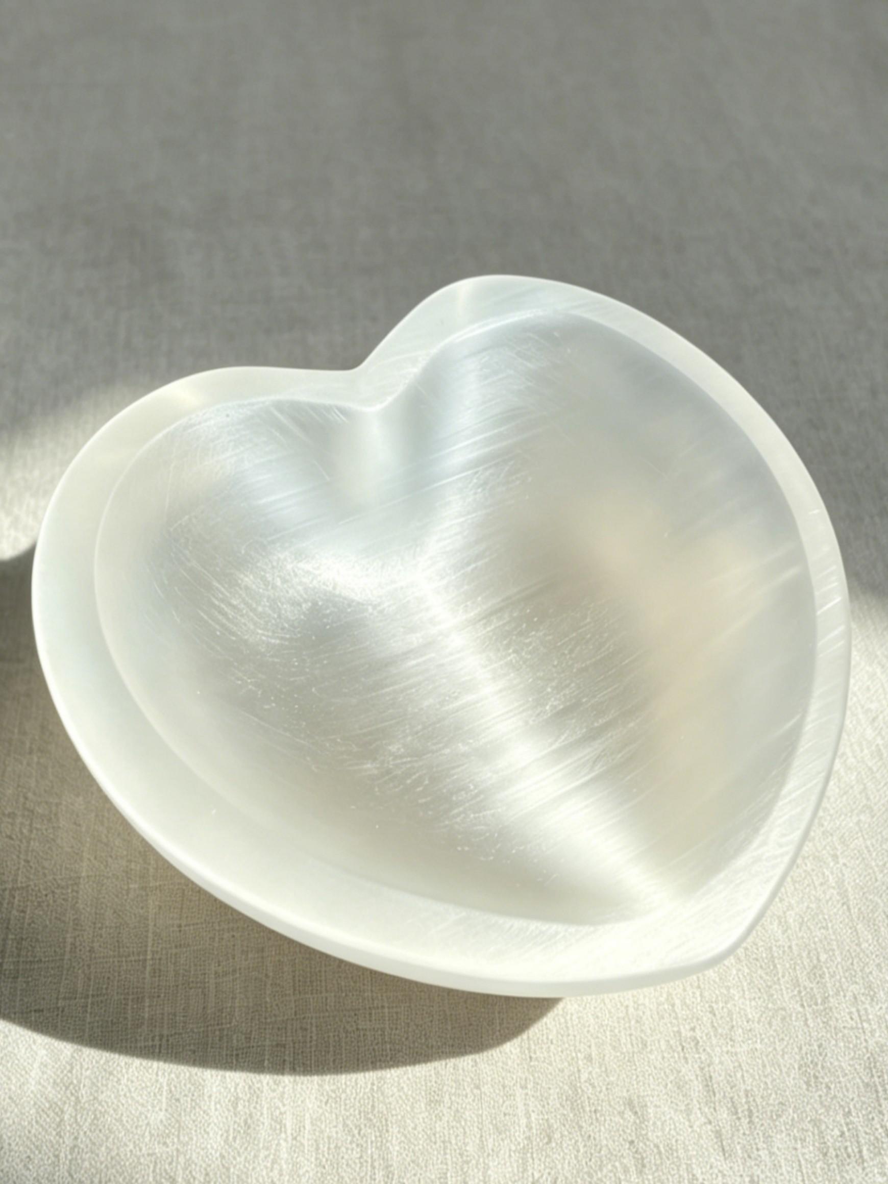 Unique Selenite Bowl Ornament, Heart Shape Quartz Crystal, Home Decor Gift, Bare Stone Collectible, Office Bedroom Living Room, Crystal Decorative Ornaments