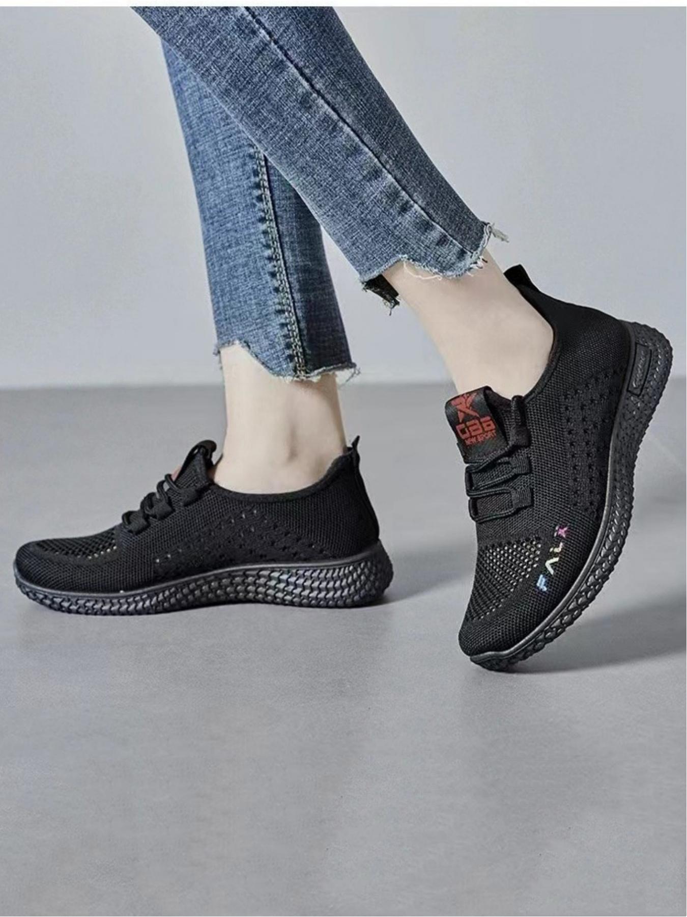 Ladies' casual sports shoes, made of lightweight and comfortable material, with a thick sole pattern for stable grip, and a heel loop design for easy on and off. Ideal for daily commuting and light sports wear