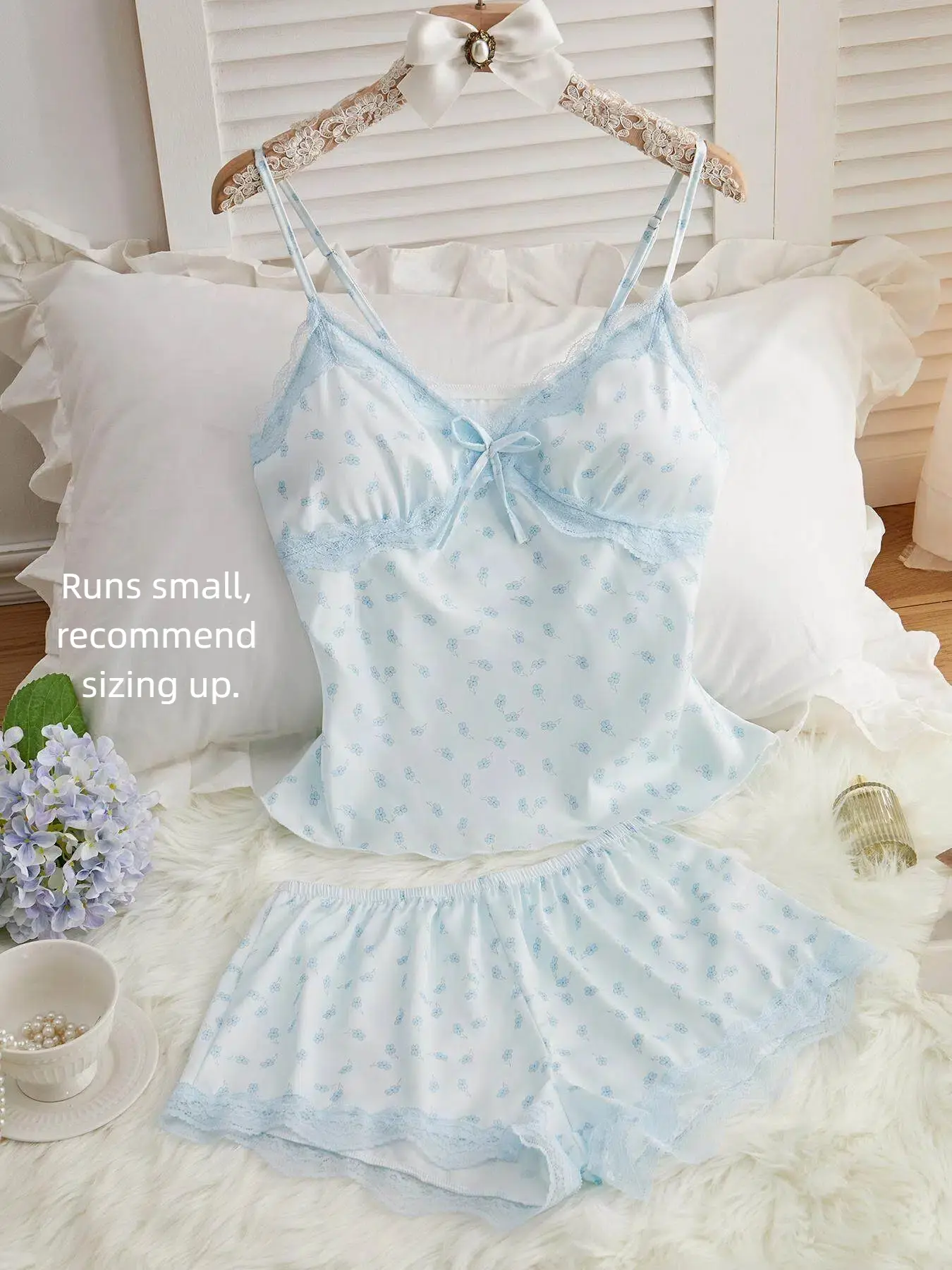 Women's Ditsy Floral Print Contrast Lace Woven Pyjama Two-Piece Set, Chic Feminine Comfy Casual Bow Decor Cami Top & Elastic Waist Shorts PJ Set, Women's Sleepwear for All Seasons
