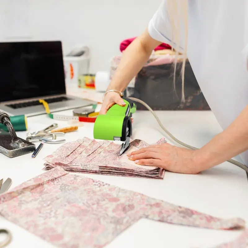 Gardtech Electric Scissors Cordless Rotary Cutter / Electric Box Cutter • Wireless Electric Scissors USB-Charging Electric Carton Cutter with Safety Lock • Fabric Scissors Electric Rotary Scissors for Cardboard, Carpet, Leather, Plastic • Sewing Tools