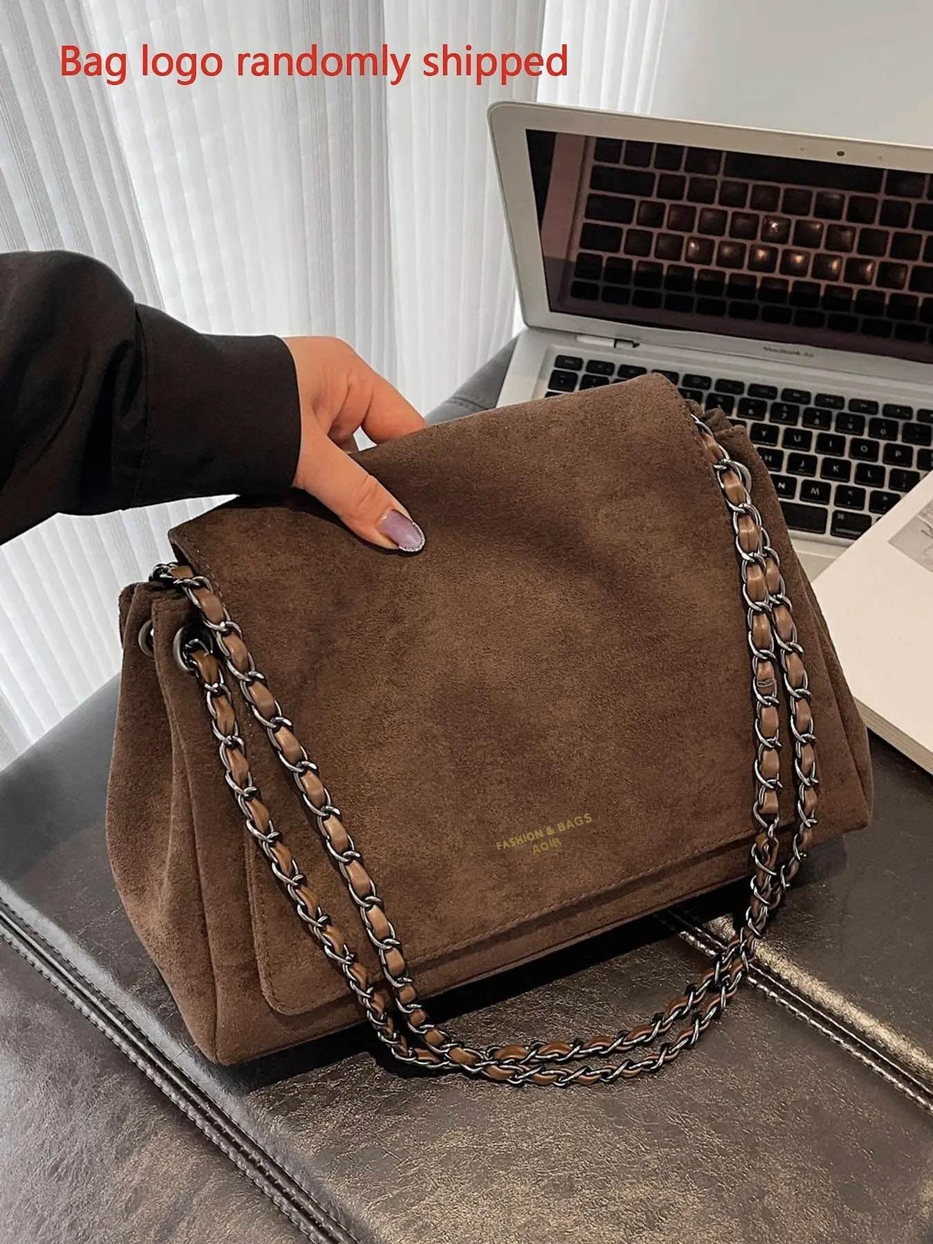 Fashionable and luxurious retro atmosphere armpit bag, color blocked chain shoulder strap design, exquisite and versatile popular shoulder bag, can accommodate mobile phones and lipstick, suitable for daily commuting, dating, and gatherings
