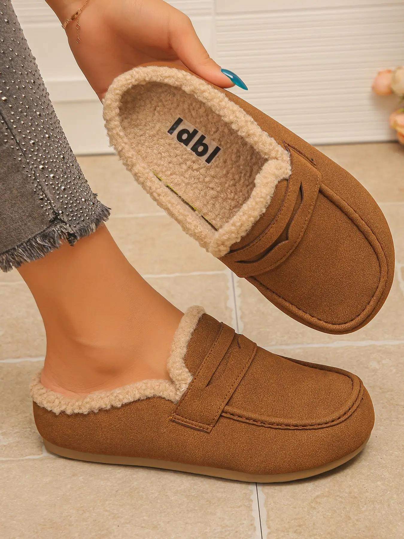 Women's Suede Fur Lined Mules, Adjustable Strap Flat Clogs, Warm Plush Lining, Slip-On Casual Winter Shoes, Fashionable All-Season Slippers