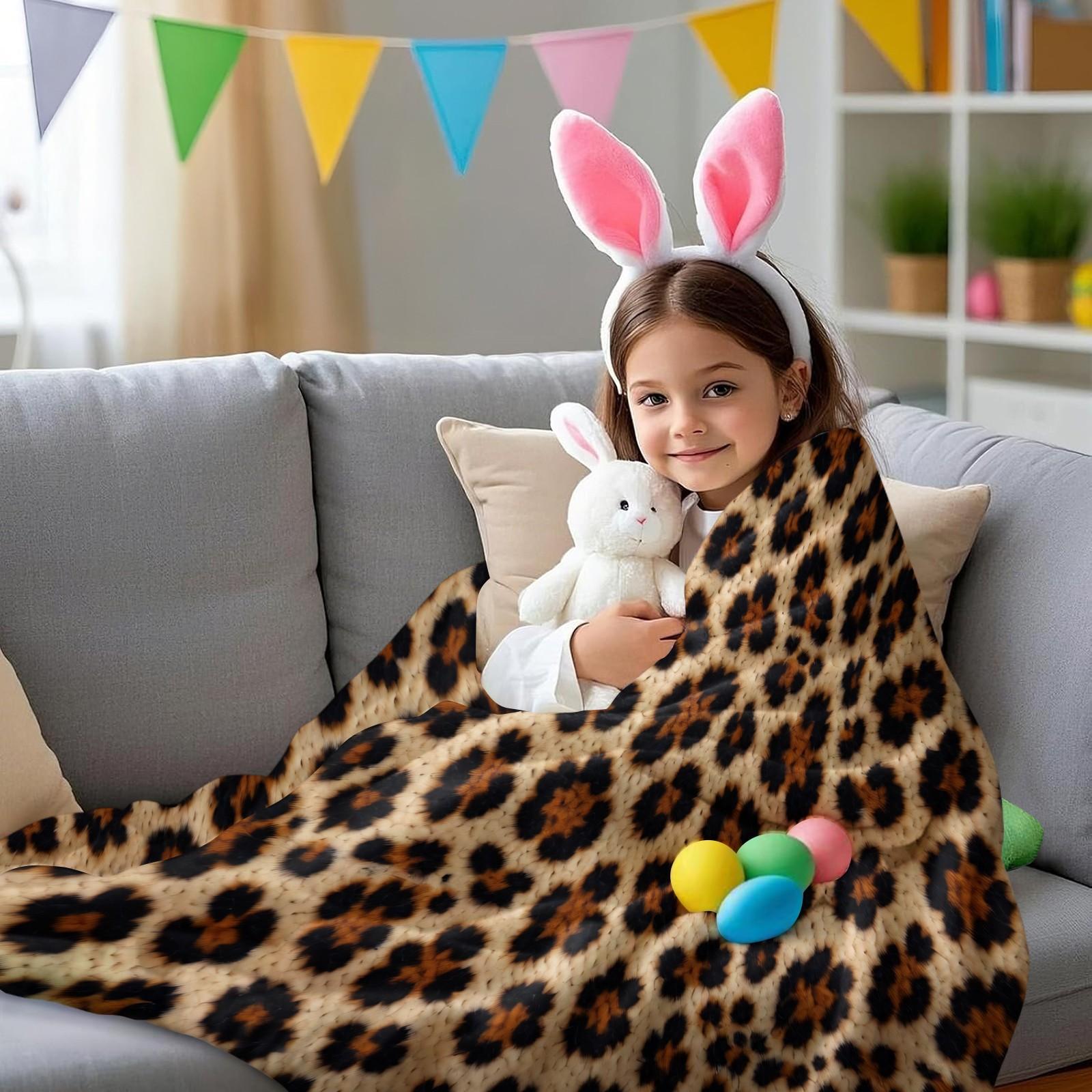 Retro Light Luxury Leopard Print Flannel Blanket, Soft and Fluffy, Warm and Breathable, Suitable for Fashionable Young Women for Home, Office and Travel Use, An Ideal Gift for Relatives and Friends