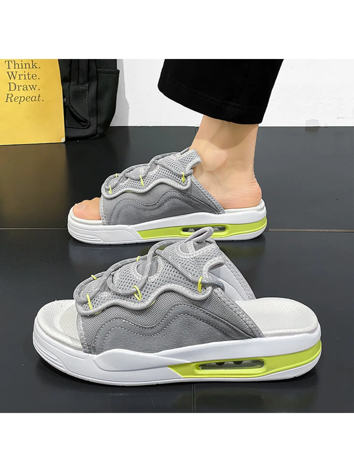 Men 's leisure slippers, trendy sports sandals, wearing fashionable slippers indoor home slippers, Soft Cushioned Slippers