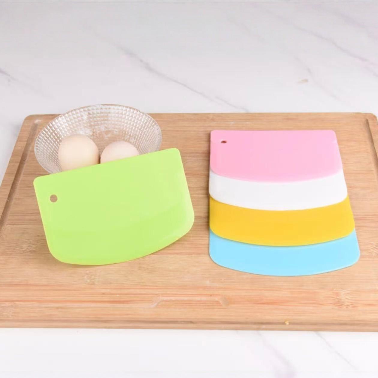 5 Piece Dough Scraper Set, Plastic Bench Scraper, Bowl Spatula, Kitchen Pastry Cutting Tool, Baking Tools, Suitable for Bread Dough, Pastries, Pizza, Baking Cakes