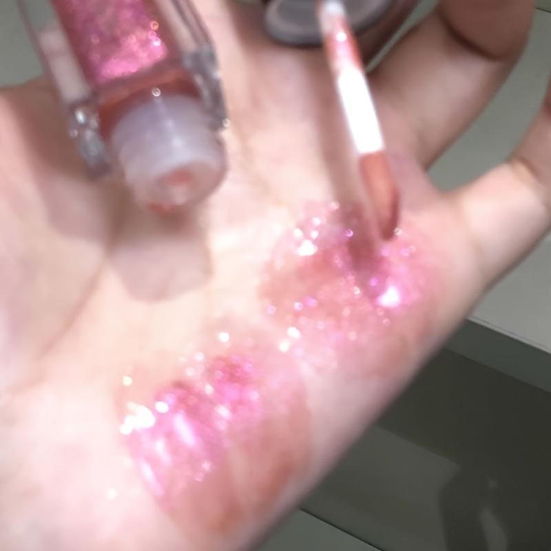 Shimmering Glitter Lip Gloss, Radiant Metallic Pearl Finish, Shiny Makeup Effect with Long-Lasting, Non-Sticky Formula, Suitable for All Skin Types