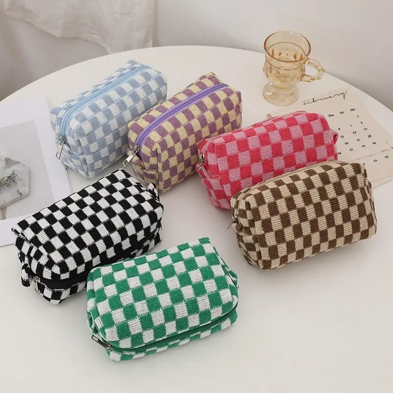 Vintage Checkerboard Knitted Makeup Bag - Smooth, Durable Colorblock Wool Pencil Case, Compact Daily Blend Large Capacity Organizer Pouch, Lightweight, Gift, Beauty Products, Chargers, Knit Fabric, Multifunctional, Artists, Wool Blend, Smooth Zipper, Orga