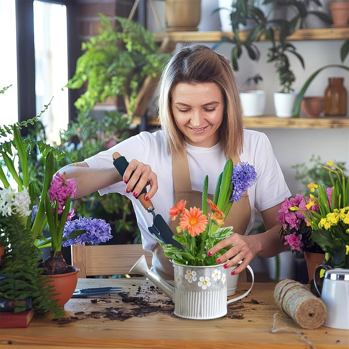 Vintage Floral Print Metal Watering Can Planter, European Style Vase for Garden Decor, Suitable for Indoor and Outdoor Use