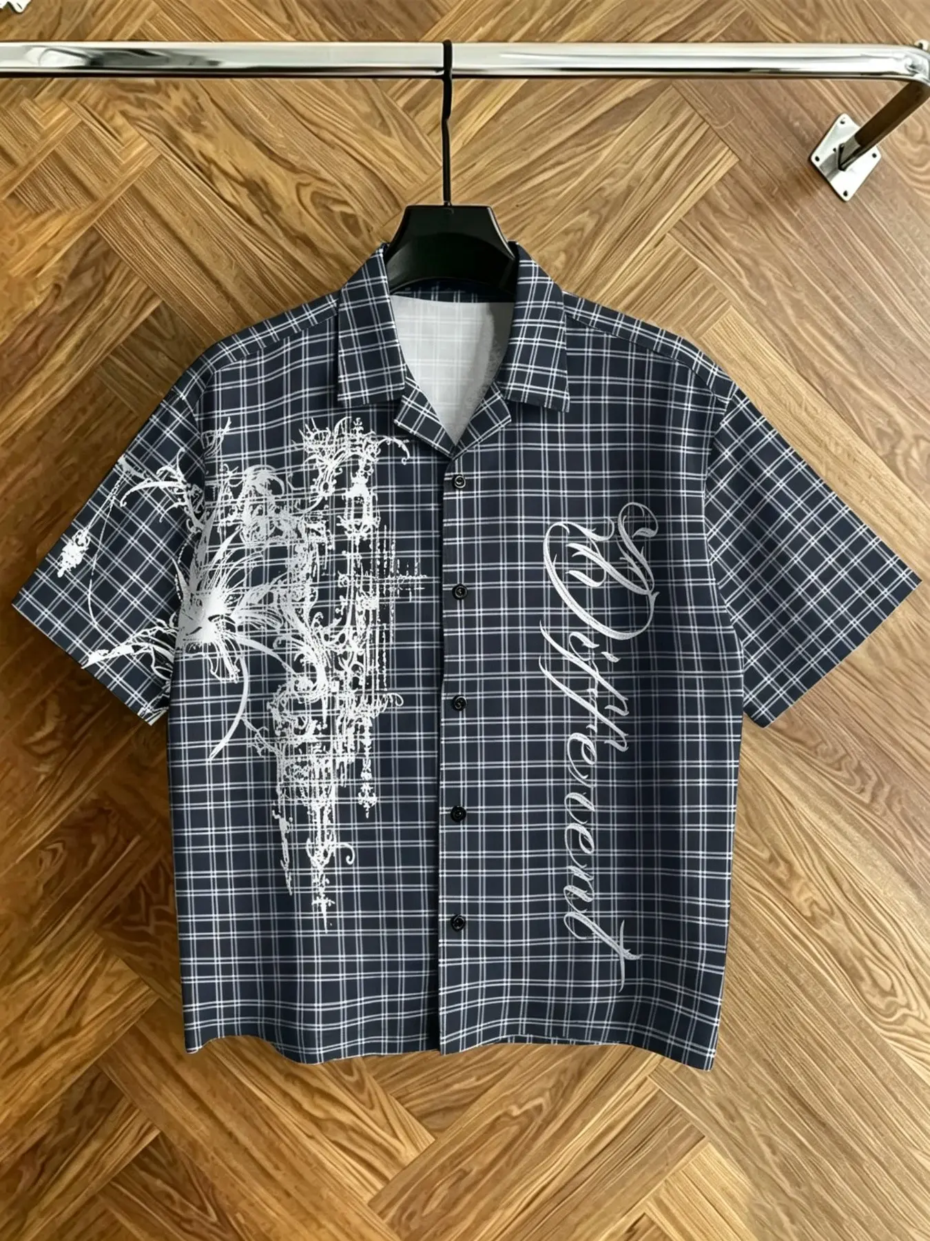 Men's Navy Plaid Graphic Print Short Sleeve Button-Up Collared Shirt, Classic Vintage Pattern Detail Relaxed Fit Retro Street Style Summer Casual Top