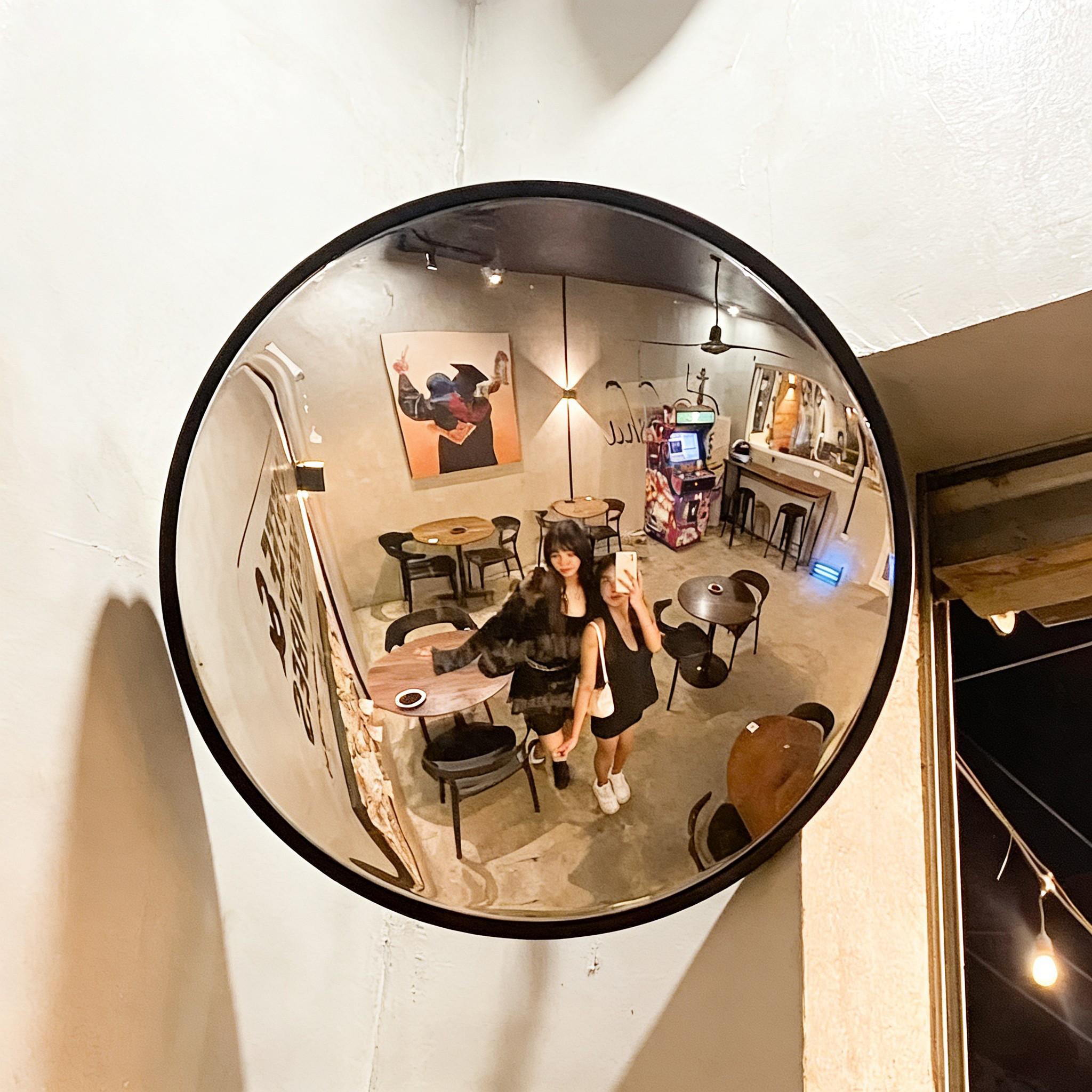 Stylish Wall‑Mounted Convex Fisheye Mirror, Wide‑Angle Selfie Must‑Have, Modern Industrial Home Decor