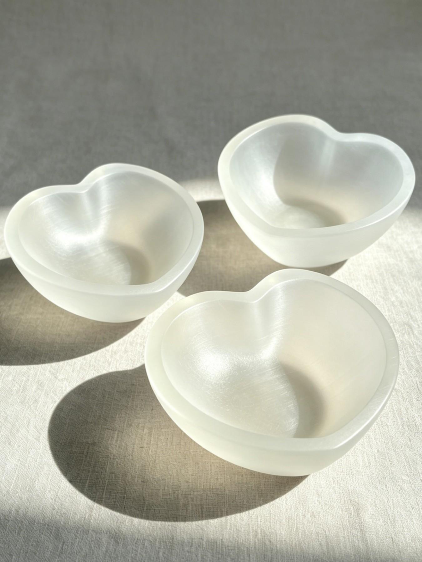 Unique Selenite Bowl Ornament, Heart Shape Quartz Crystal, Home Decor Gift, Bare Stone Collectible, Office Bedroom Living Room, Crystal Decorative Ornaments