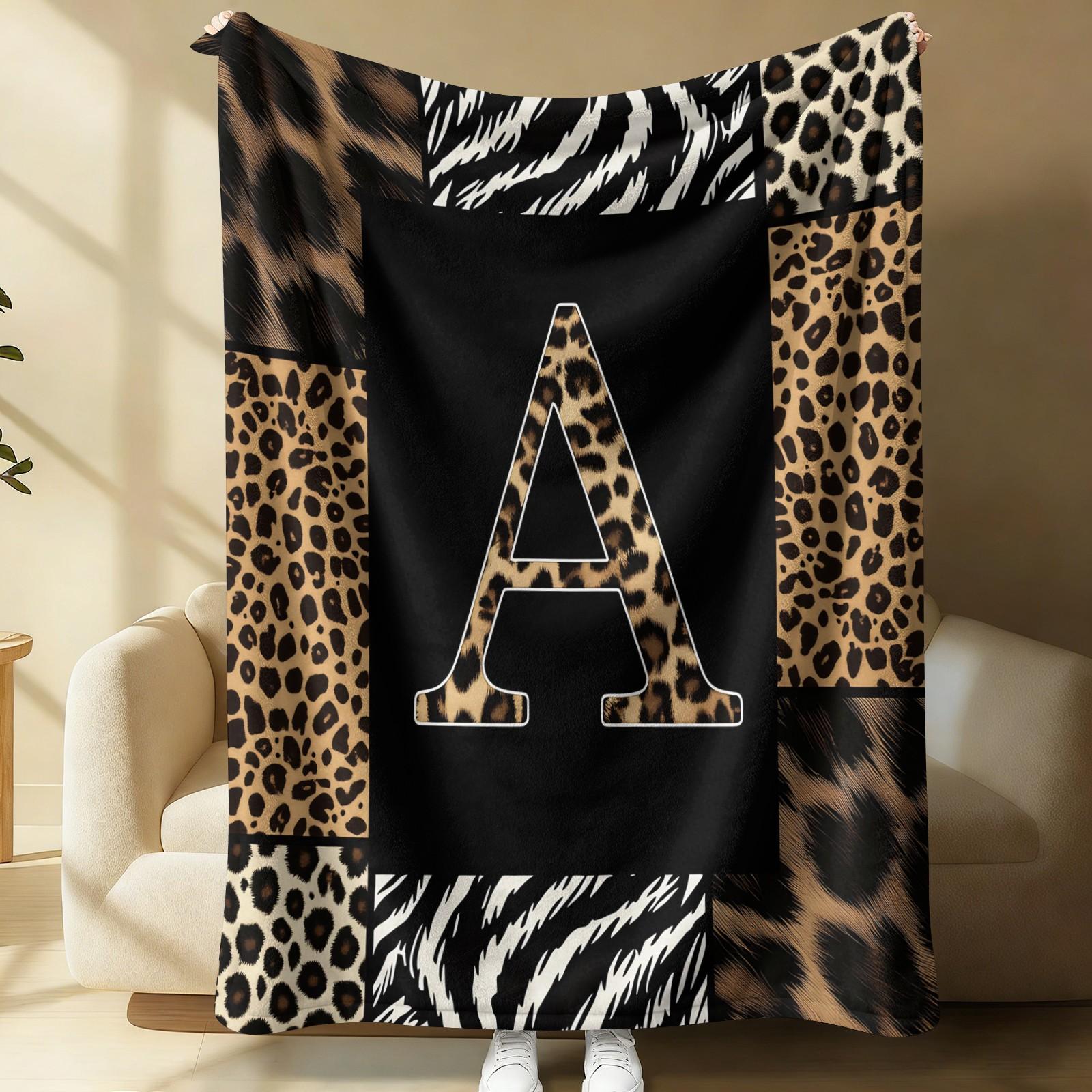 26 Letters Leopard Print Flannel Blanket, Soft & Comfortable, Warm & Breathable, Perfect for Couch Bed Recliner, Stylish Alphabet Printed Flannel Throw, Suitable for Bedroom Living Room Dorm, All-Season Cozy Gift Blanket