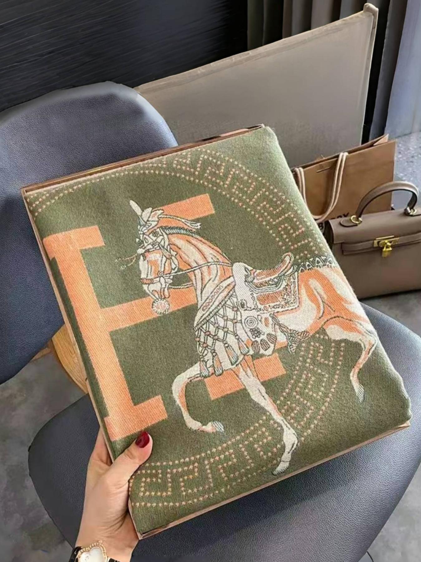 Women's Vintage High-End Plaid Jacquard Knit Scarf, Elegant Fall & Winter Accessory, Warm Anti-Cold Shawl for Daily Wear