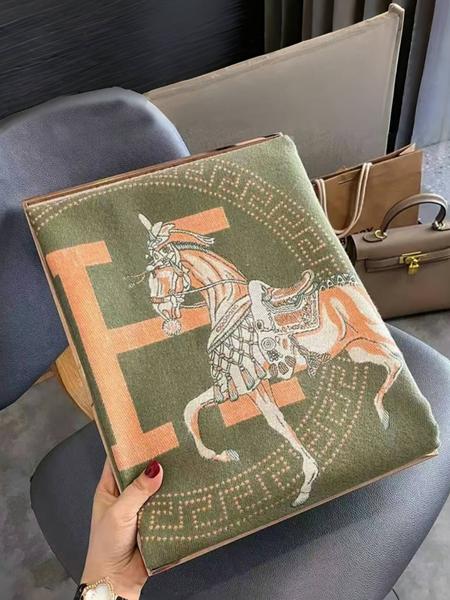 Women's Vintage High-End Plaid Jacquard Knit Scarf, Elegant Fall & Winter Accessory, Warm Anti-Cold Shawl for Daily Wear