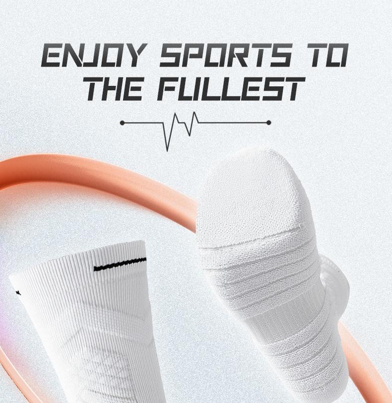 Men's mid-calf sports socks in a pack of 5 pairs. They feature sweat-absorbing mesh for breathability, shock absorption, and are wear-resistant. With terry cloth soles, these solid-color socks are suitable for basketball, running, football, Tubesocks