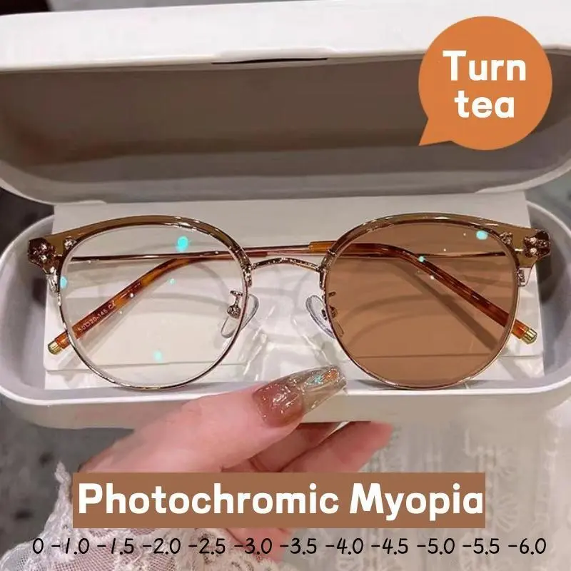 Vintage Fashion Full Rim Eyeglasses for Women, Photochromic Myopia Glasses with a Blue Light Blocking Lens, Female, Photochromic Lens