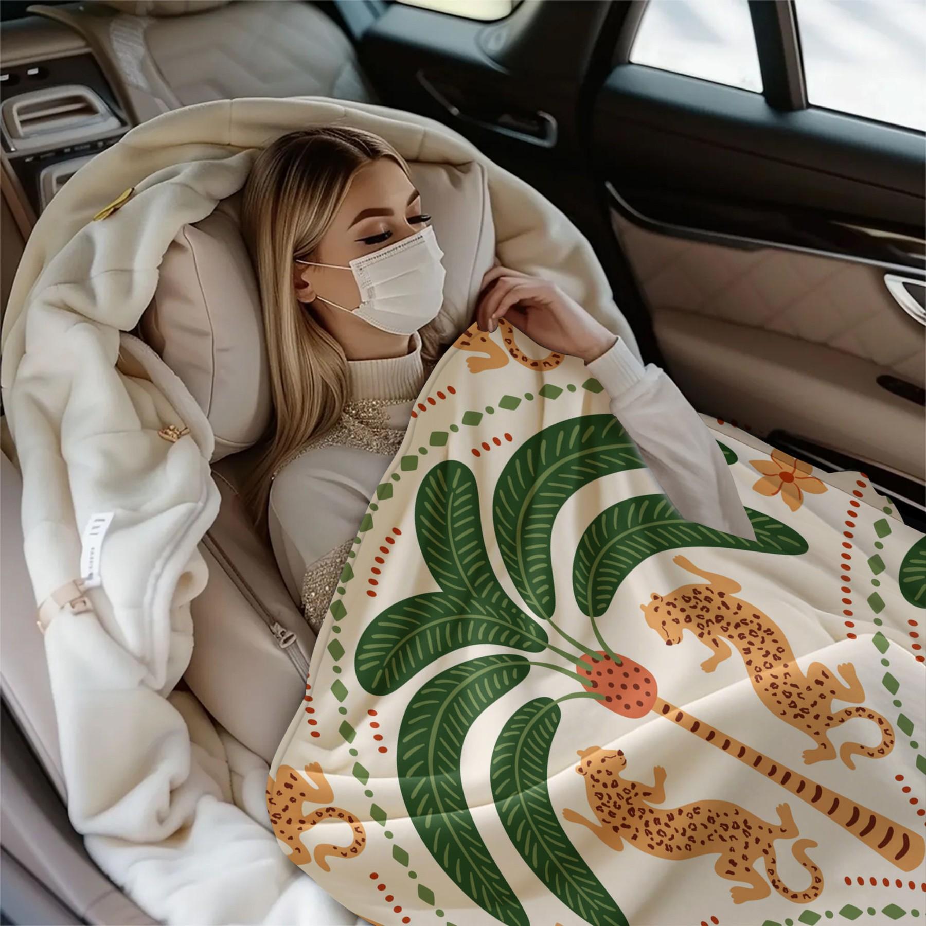 1 Pcs Tropical Cheetah & Palm Blanket, Bohemian Style Flannel Blanket, Warm, Breathable and Shed-Free, Essential for Travel and Picnics, Ideal for Exotic Style Lovers, Unique Bedrooms and Dorm Napping