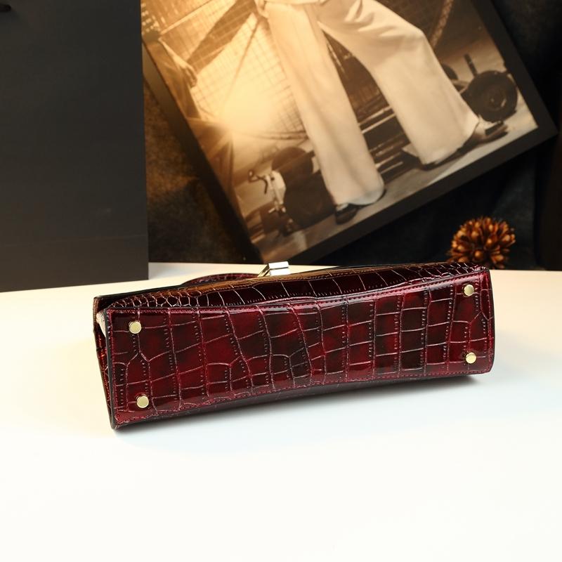 Luxury Wine Crocodile Texture Handbag, High-End Commuter Crossbody Bag, Elegant Mother Bag, Large Capacity Shoulder Bag