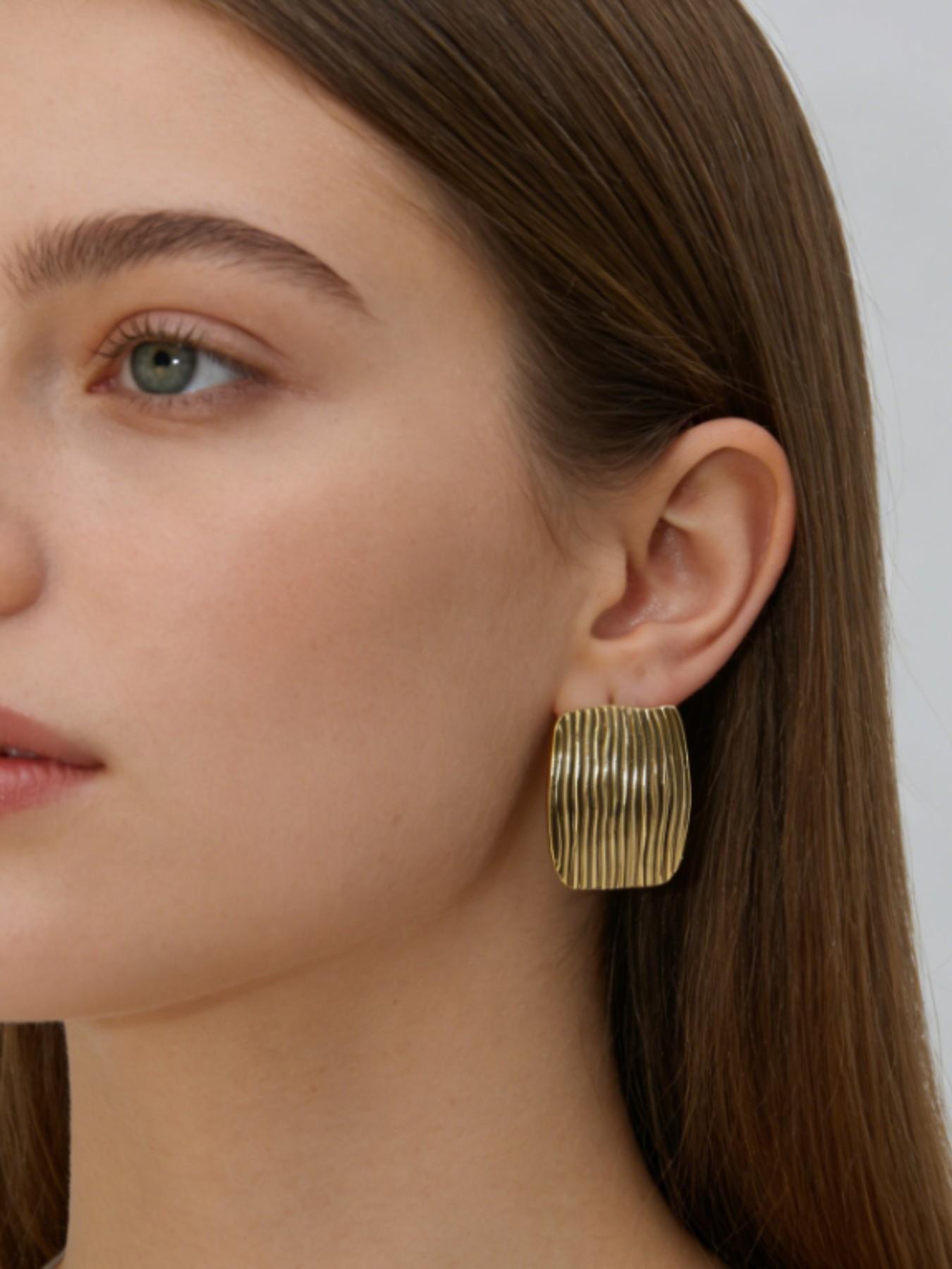 18K Gold Plated Stainless Steel Earrings for Women, Vintage Geometric Flower Heart Statement Studs, Hypoallergenic Non Tarnish Fashion Jewelry