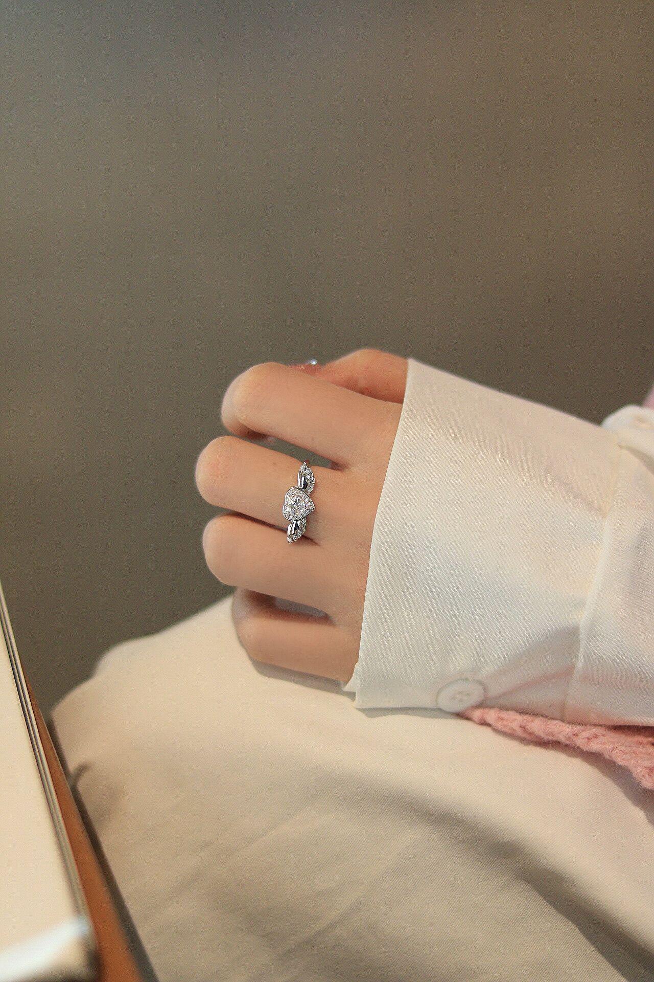 【#283 Flying Heart】0.5Carat Clear/Sakura Pink Heart Synthetic Moissanite Ring in 925 Sterling Silver Gift for her Birthday Mother's Day