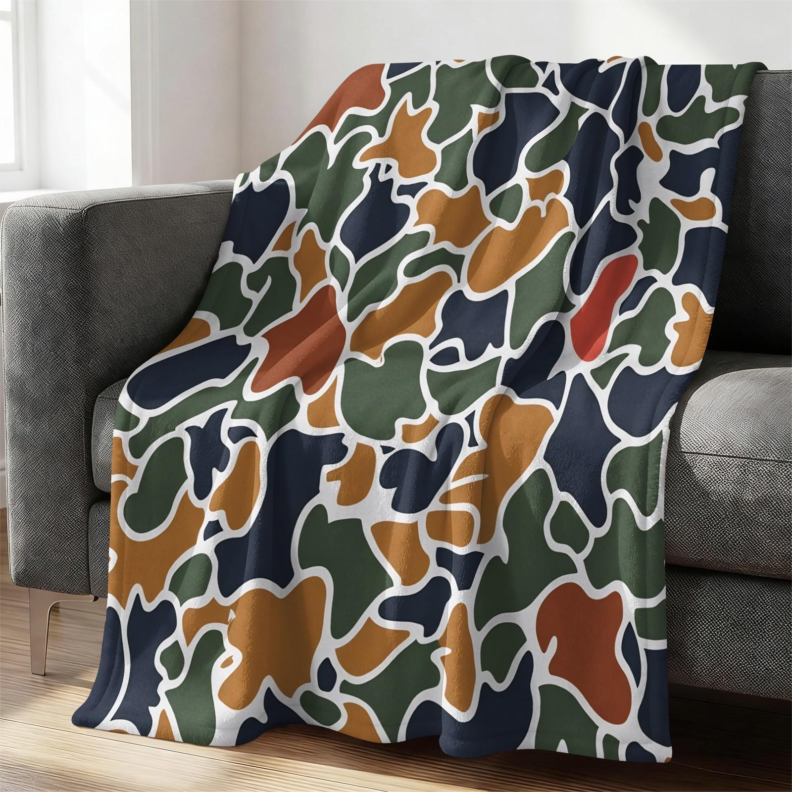 Multicolor Retro Camouflage Print Flannel Throw Blanket, Abstract Camo Pattern Blanket for Summer Air Conditioner Room, Lightweight Cozy Blanket for Bed Sofa Cover Office Nap Car Camping Travel