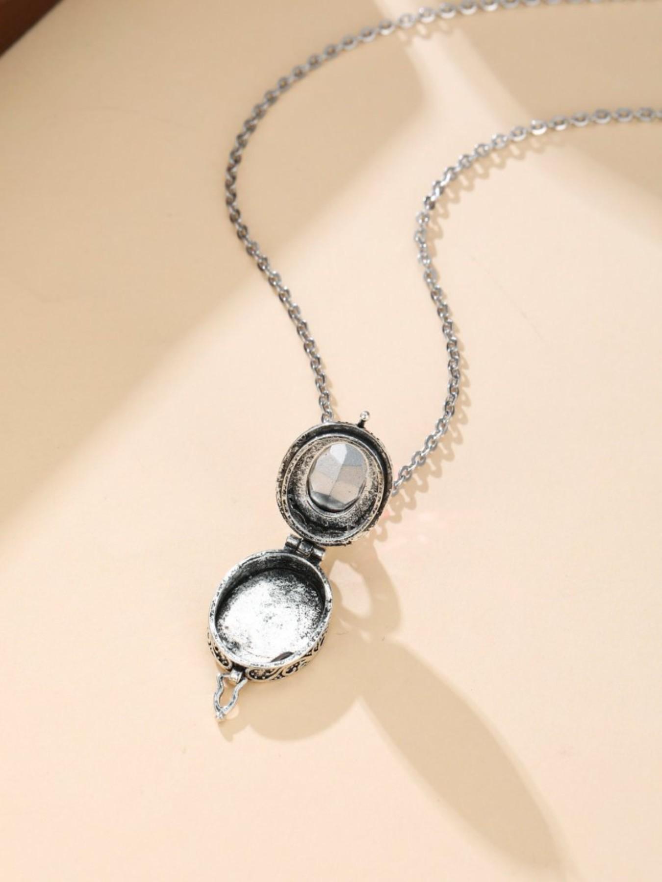 A Vintage-Style, Fashionable, Openable Rhinestone Photo Box Pendant: A Unique, Niche Design for Women—a Versatile Picture Necklace for Everyday Wear and Commuting