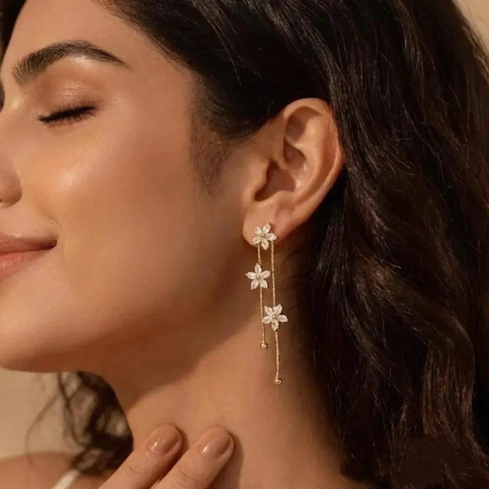 Handmade Floral Crystal Dangle Earrings 6.3×1.8cm, Minimalist Gold Tone Diamond Drop Jewelry, Glamorous Daily & Wedding Ornament, Exquisite Bridesmaid Present Keepsake, 1 Pair, Banquets