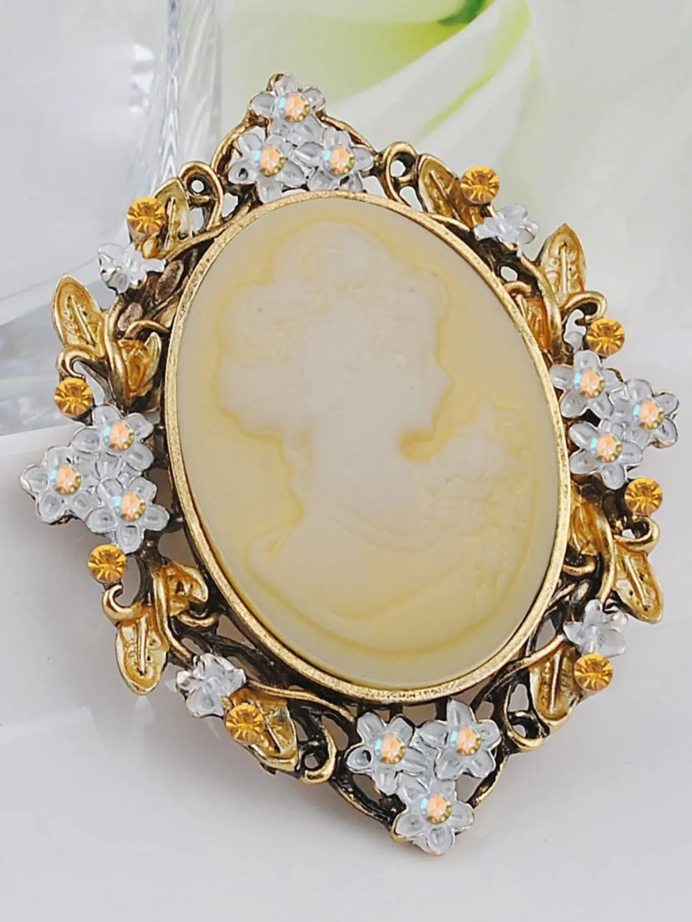 Beauty Head Brooches Classic Retro Style Yellow Head Beauty Accessories Beauty Queen Head Resin Brooch Lapel Brooch