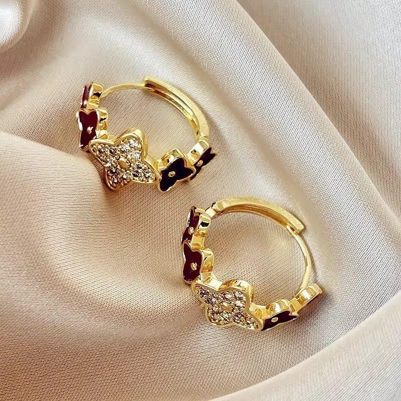 Clover Circle Earrings for Women, Luxury Light Luxury Ear Studs, Unique and Beautiful Ear Cuffs, High-End Fashion Jewelry